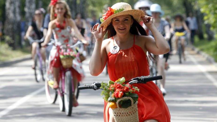 Parada dama na biciklima u Moskvi (FOTO) 2