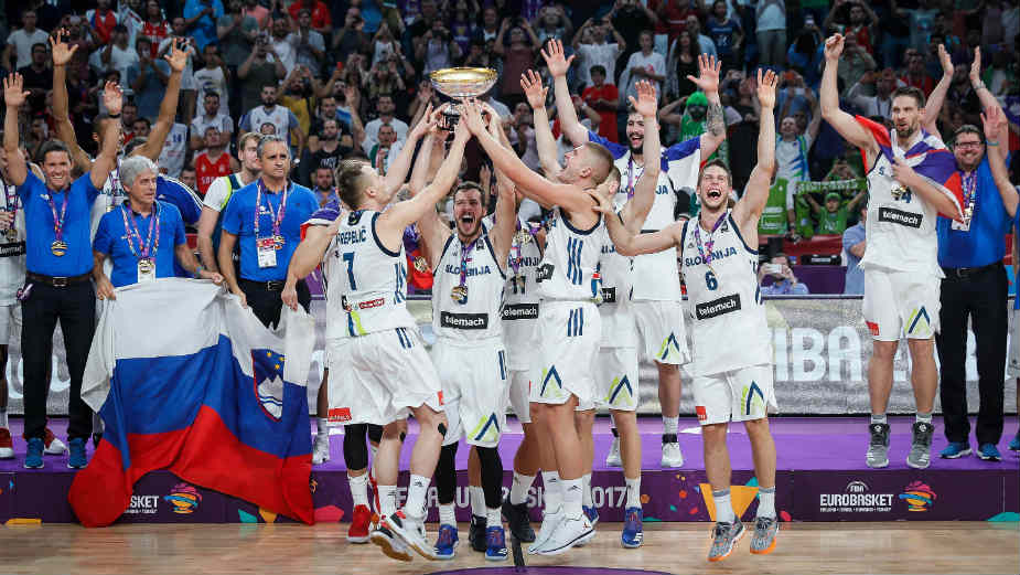 Srbija osvojila srebro na EP u košarci 2