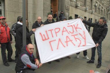 Grupa beogradskih taksista treći dan štrajkuje glađu 1