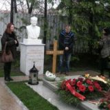 Na Miloševićevom grobu Vulin i Šešelj 1