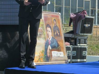 Premijer nije poneo umetničku sliku koju je dobio na poklon u Vladičinom Hanu 1