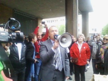 Prvi protest opozicije ispred RIK-a 1