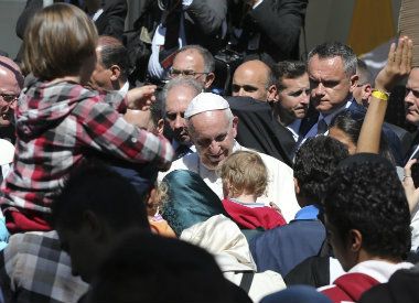 Papa sa izbeglicama u Grčkoj 1