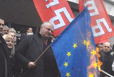 Beograd i Hag ćute o predmetu troje radikala 1