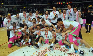 Megina "rukavica" večitim rivalima 1