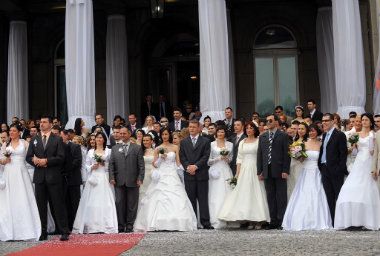 Kolektivno venčanje za 110 mladenaca u nedelju ispred Starog dvora 1