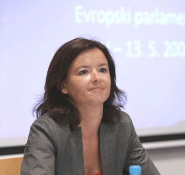 Fajon:Stiče se utisak da se mediji stavljaju u službu vlasti 1 Fajon:Stiče se utisak da se mediji stavljaju u službu vlasti 1