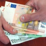 Građani prodaju ličnu vladavinu prava za devize: Satirična antikorupcijska akcija u leskovačkom selu Kukulovce 3