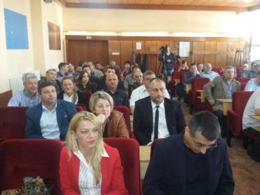 Novi Bečej: SNS preuzela vlast, podržala ih DS 1 Novi Bečej: SNS preuzela vlast, podržala ih DS 1