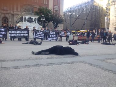 Protest protiv nasilja nad ženama na Trgu Republike 1