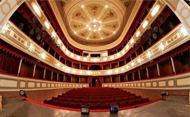 Obrušila se ornamentika u Narodnom pozoristu u Zrenjaninu 1