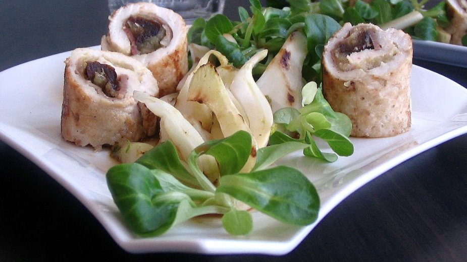 Recept nedelje: Rolovana piletina sa karamelizovanim lukom 1