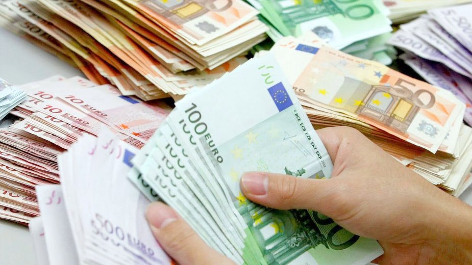 Dinar i funta jačaju, franak i dolar padaju 1