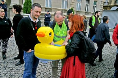 Satira na račun vlasti 1