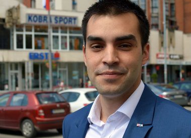 Tvrdi da je prebegao "u interesu građana" 1