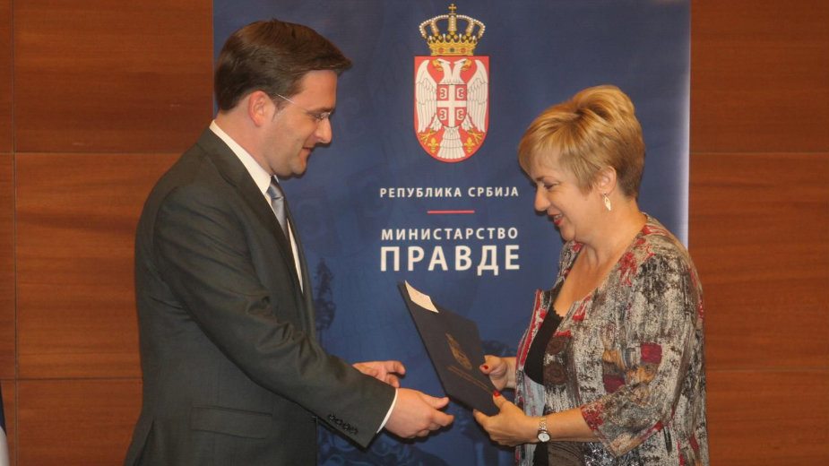 Država većinu od 2,86 miliona evra dala sebi 1