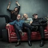 Pixies objavljuju novi album "Head Carrier" 7