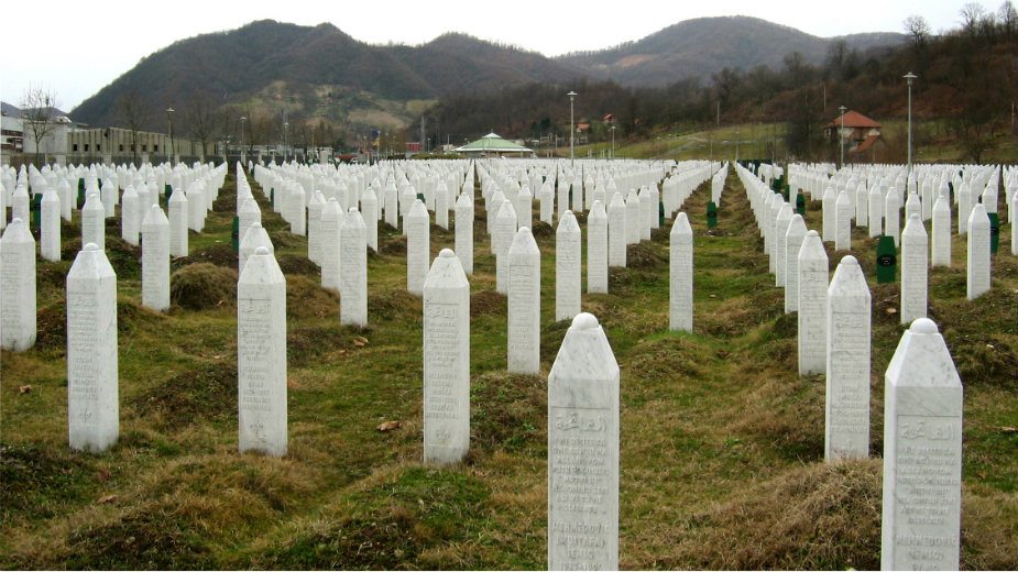 Sahrana 35 žrtava genocida u Srebrenici 11. jula 1