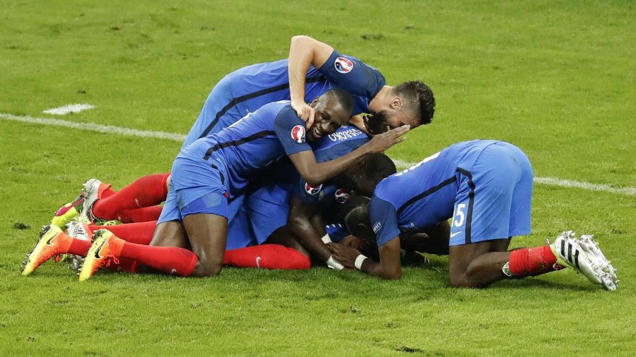 Francuzi prizemljili Island 1