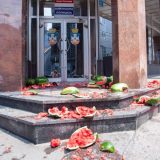 Dvesta kilograma lubenica na zgradu komunalne policije 1