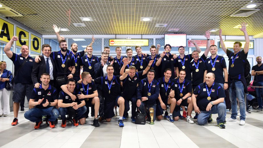 Zlatni odbojkaši stigli u Beograd 1