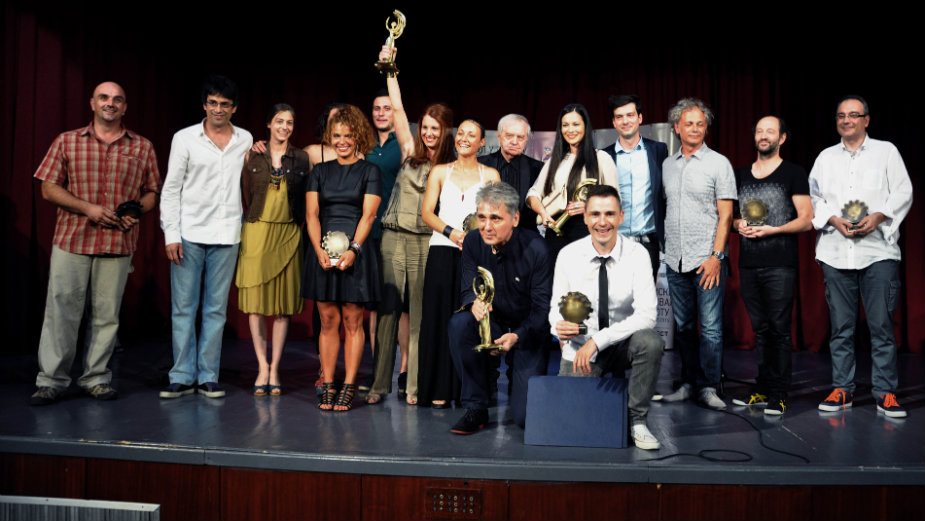 Najviše priznanja za "Pored mene" 1 Najviše priznanja za "Pored mene" 1