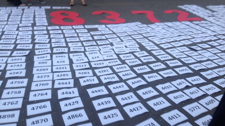 Sveće za žrtve masakra u Potočarima 1 Sveće za žrtve masakra u Potočarima 1