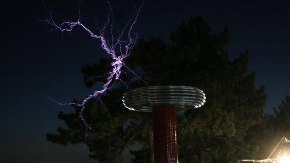 Replika Teslinog transformatora na Kalemegdanu 1