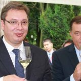 Vučić će tražiti od Dodika da odustane od referenduma 2