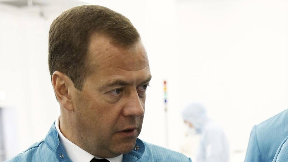 Ruski nastavnici traže da Putin smeni Medvedeva 1
