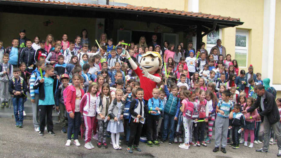 Usporite pored škole 1