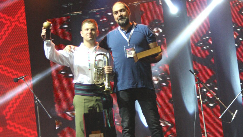 "Od zlata jabuka" orkestru iz Požege 1