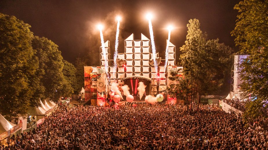 Audio-vizuelna revolucija na festivalu ljubavi 1