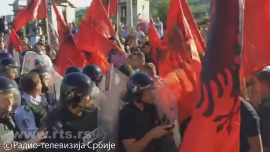 Protest i sukobi zbog dolaska raseljenih Srba 1