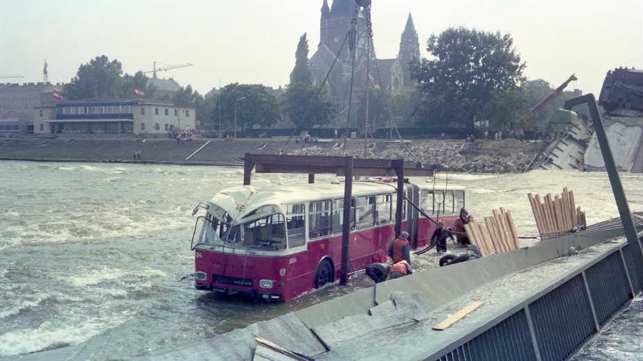 Autobus izvučen iz Dunava muzejski eksponat 1