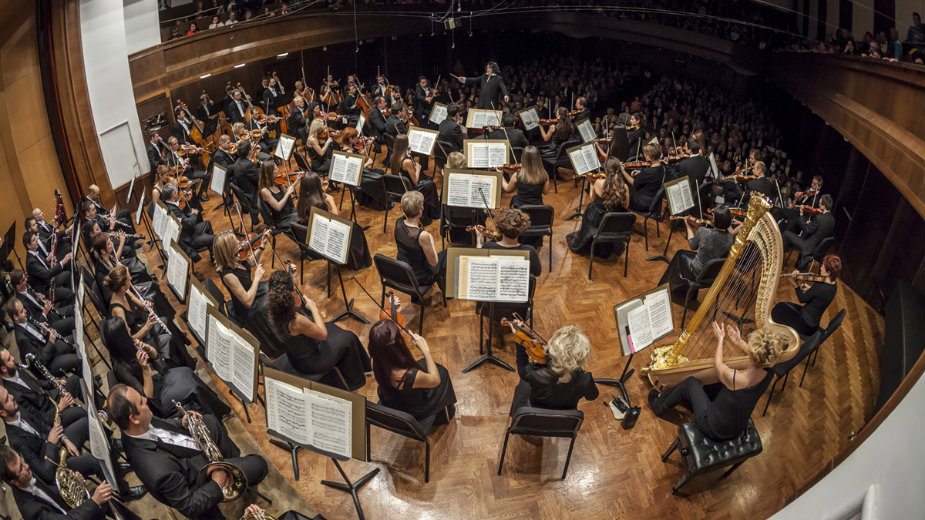 Specijalno za Revolucionarni koncert Beogradske filharmonije, crkveno zvono od 150 kilograma 1