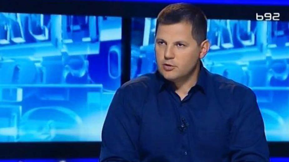 U skupštinama klubova, svi glume Koza nostru 1