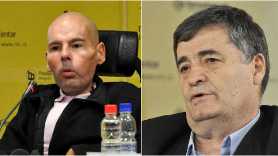 Eksponati o izložbi Srpske napredne stranke 1