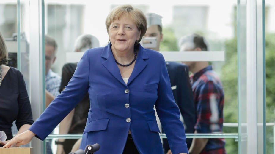 Za ostanak Merkelove na vlasti 42 odsto Nemaca 1