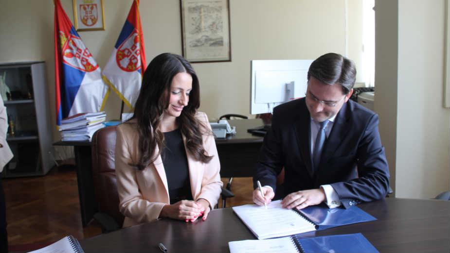 Primopredaja dužnosti delimično pred kamerama 1