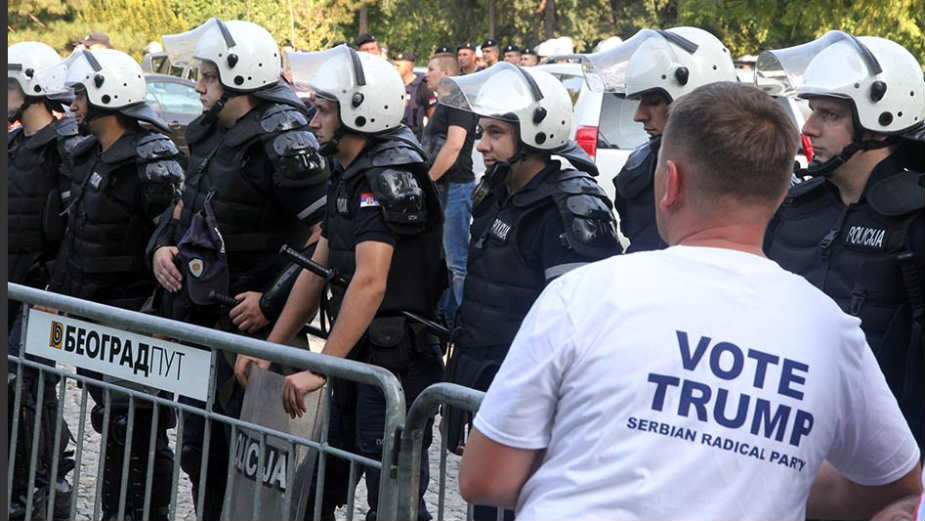 Protest radikala zbog Bajdena 2 Protest radikala zbog Bajdena 2