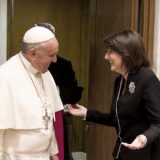 Papa Franja prihvatio pozive Vučića i Tačija 14