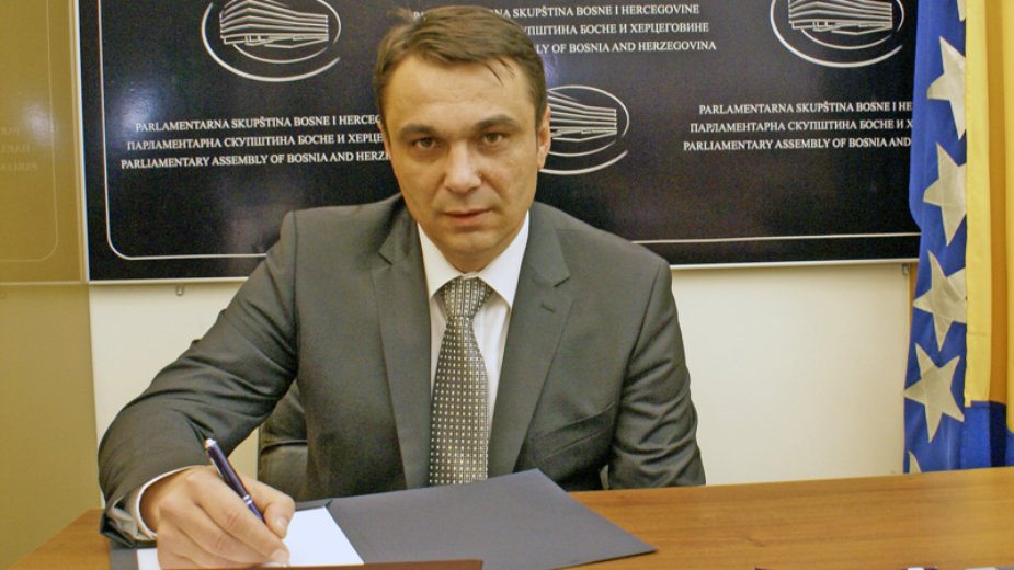 Sadik Ahmetović: Vučić ima snagu da zaustavi Dodika 1 Sadik Ahmetović: Vučić ima snagu da zaustavi Dodika 1