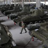 Bez poverenja u strane vojne baze 10