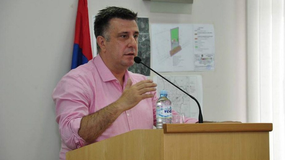 Gvozdenović da se izvini i da poštuje zakone 1