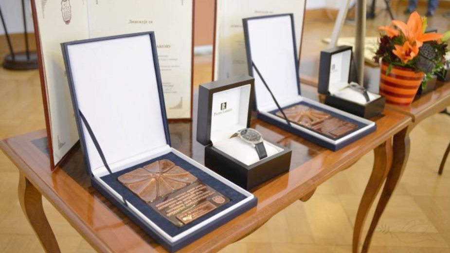 Predlozi za kandidate za najviša priznanja 1 Predlozi za kandidate za najviša priznanja 1