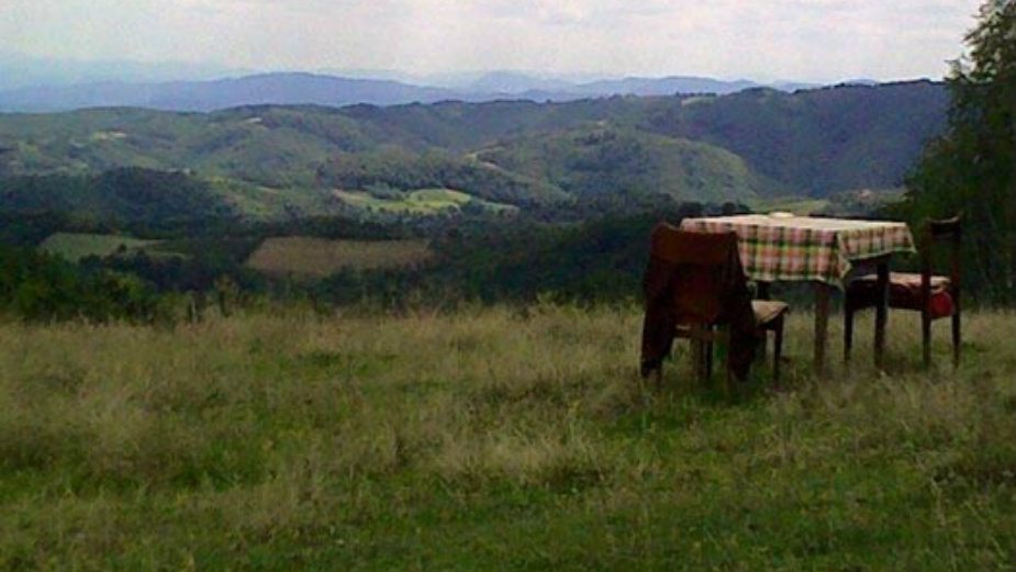 Gostinica: Kraj sa stotinu lica 1