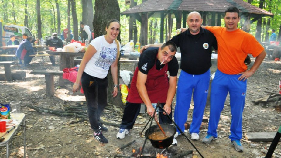 Policajci se takmičili u kuvanju gulaša 3