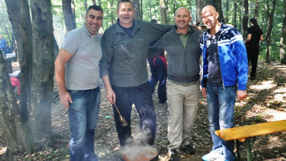 Policajci se takmičili u kuvanju gulaša 1