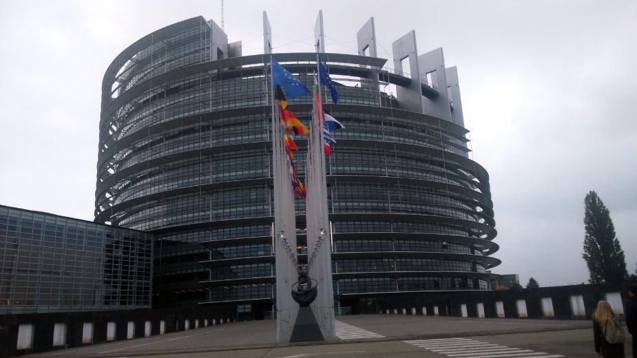 Evropski parlament oštro kritikovao Junkera 1